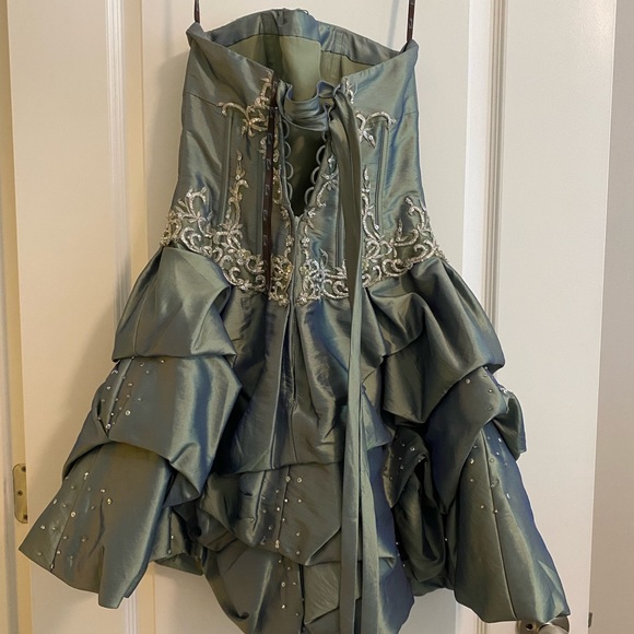 Dress - Picture 2 of 4